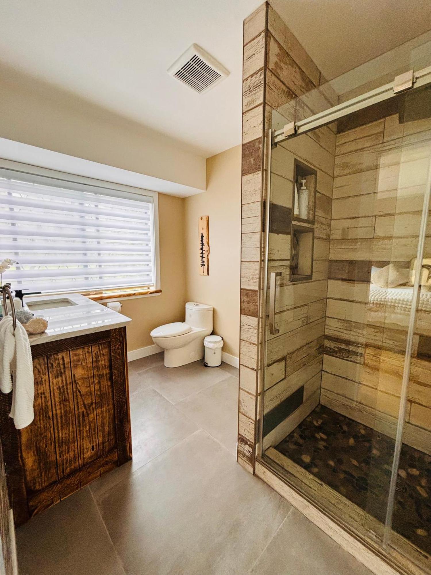 Oceanside Manor - Fancy Room - Golf Course & Beach View Qualicum Beach Exteriér fotografie